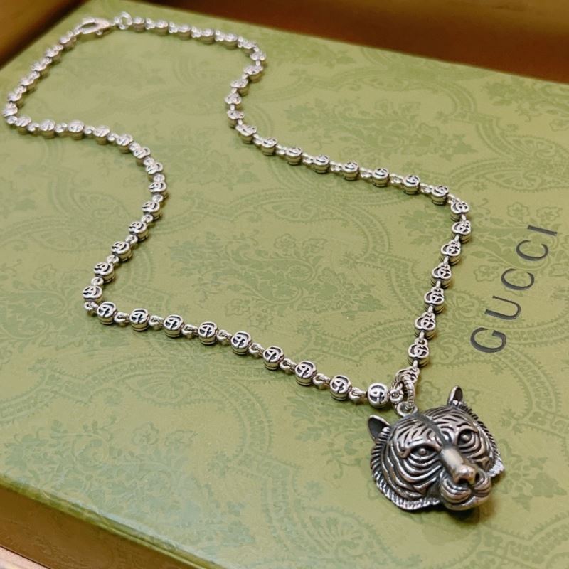 G*u*i necklaces